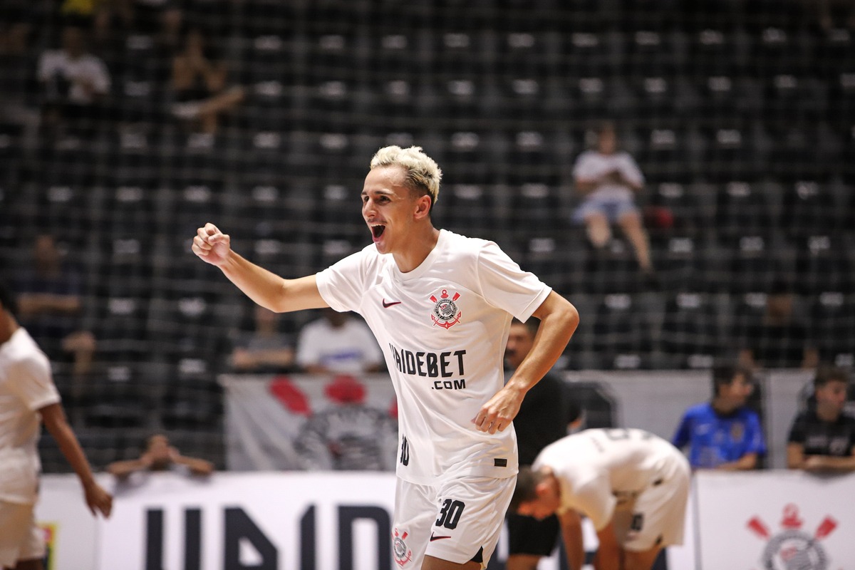 corinthiansftsl's tweet photo. Amanhã tem Futsal Alvinegro em quadra! 🏴🏳️

O Corinthians visita o Tubarão-SC, no Ginásio Estener Soratto, às 19h30, em confronto válido pela 10ª rodada da Liga Nacional! 👊🏽

Acompanhe a partida pela LNF TV e Caze TV! 📺

📸 Fabricio Miguel

#CorinthiansFutsal
#VaiCorinthians https://t.co/rpfgsbp0kK