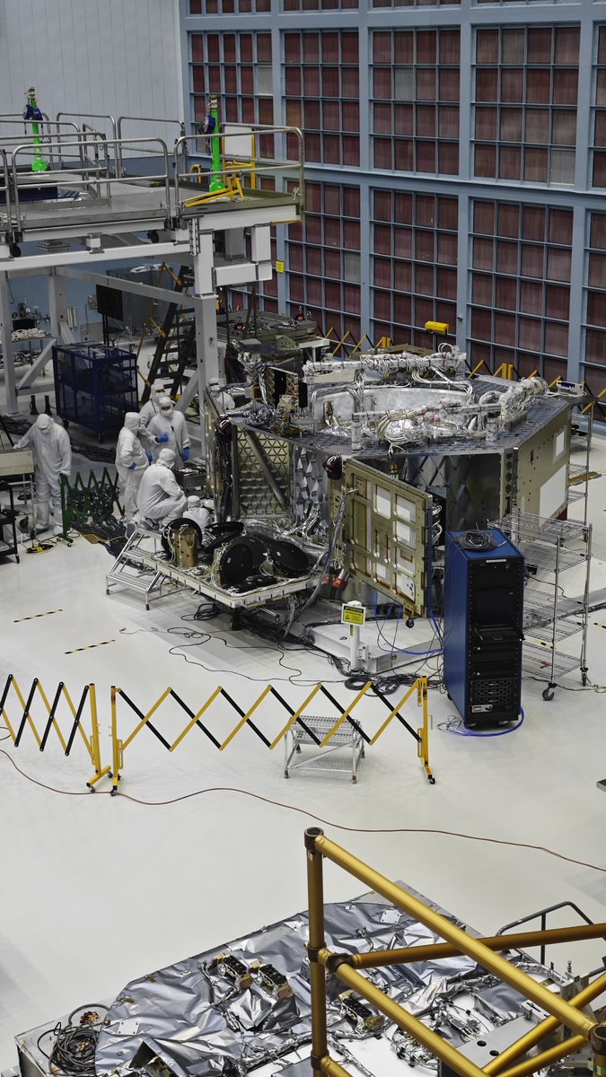 serdubon's tweet photo. La vida me dió la oportunidad de ir a conocer el Goddar Space Flight Center y ver las instalaciones dónde prueban y construyen los satélites. https://t.co/lSXPH3ynL7