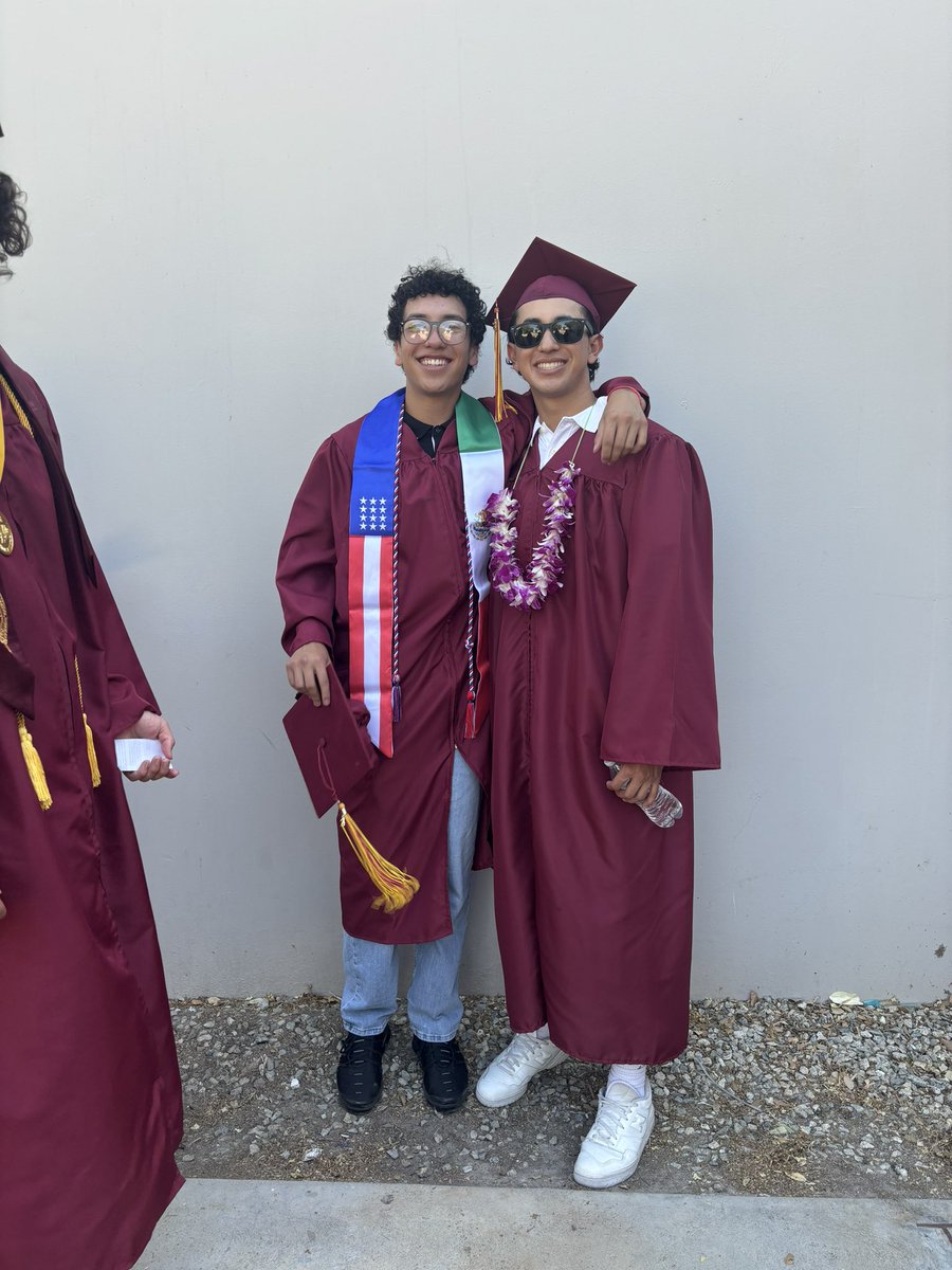 Jacob_Badillo_'s tweet photo. Graduated last night. Will miss my guys and what not.🎓
Big thanks to my coaches, teacher and parents for helping me reach this moment.
Excited for what’s next. https://t.co/5uZqx1zcMb