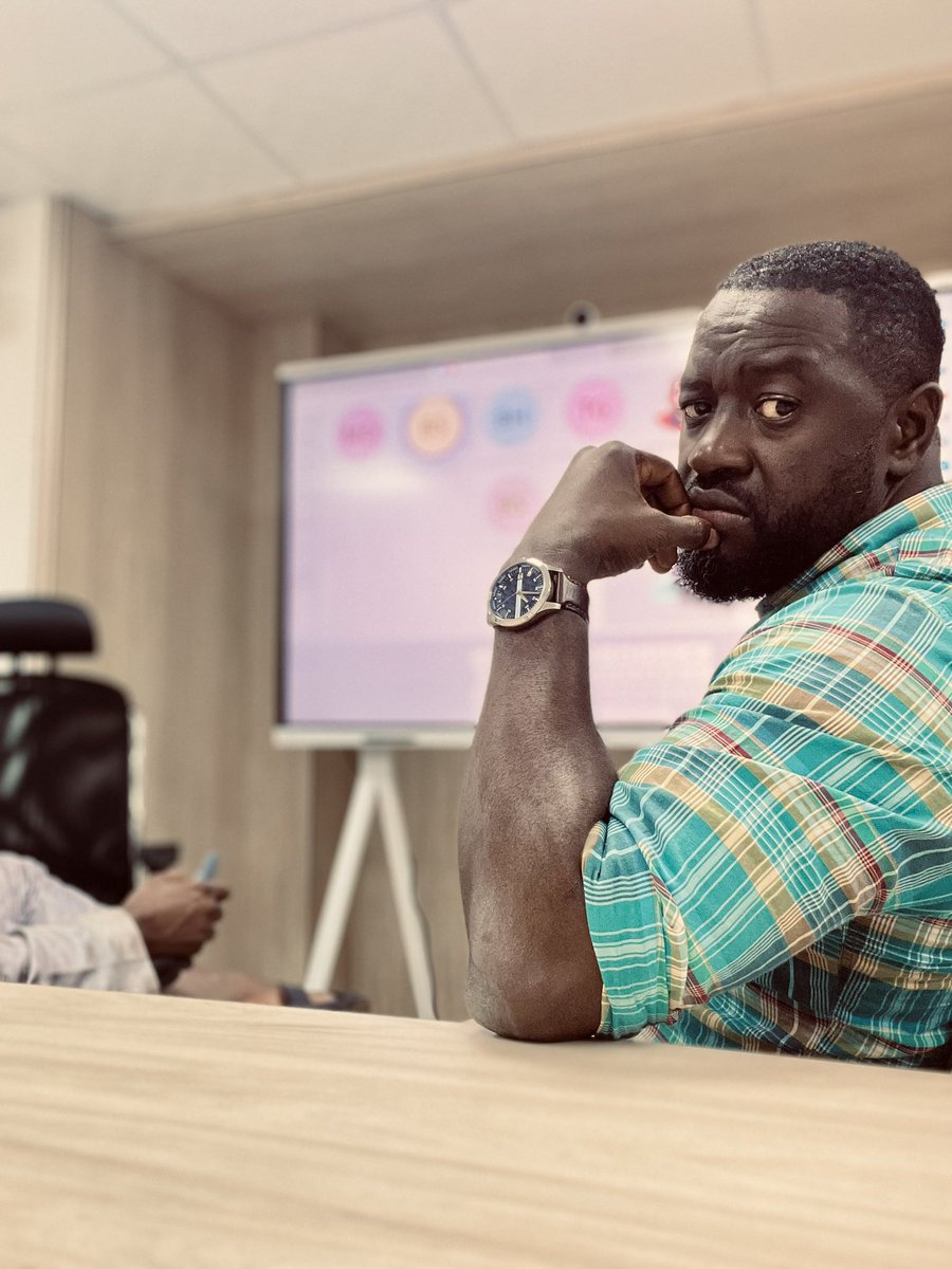 M29079165Bah's tweet photo. Ça arrive 🤞🏿.
C’est tellement #exaltant ce sentiment du devoir accompli💪🏿👊🏿.
La #réussite commence toujours par se faire accompagner par la #meilleure équipe
#The_best_team #proud
@orangeguinee_gn https://t.co/GeVHweHJBF
