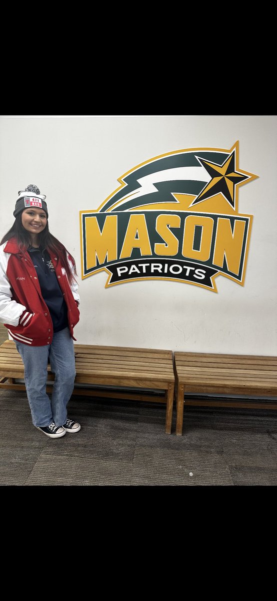 AlyssaRangel034's tweet photo. Proud to be a Patriot 💚💛 https://t.co/huzCvvAD5M