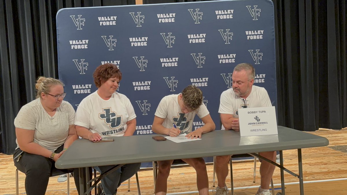 VFBoysWrestling's tweet photo. Congratulations to Bobby Tupa!!! From Parma/Valley Forge to John Carroll University.
#RedmenStrong
#PatriotStrong
#JCUBlueStreaks https://t.co/cjZXSSEnCn