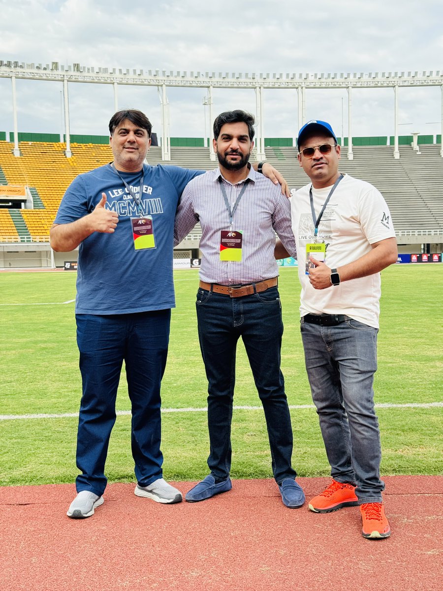 ShahidSelfie's tweet photo. Big Moment for Pakistan Football 

#pakistanfootball #dilsayfootball #worldcupqualifiers #PAKvsKSA https://t.co/JCwjhJu6w2