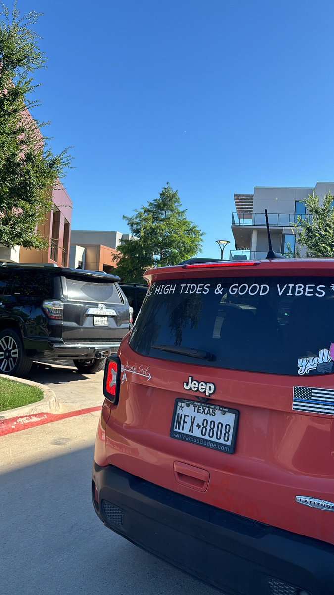 Dallas was good.👍🏽🇺🇸

Retour à Paris et deux jours d’entraînement intensif au V hive à partir de demain. 🖤💛

Puis bootcamp a rennes chez <a href="/Capricarolesque/">Naza eSport x Capricarolesque 🍇</a> , merci à mes frères <a href="/AkiroFiFa/">Guewen Masson</a> &amp; <a href="/NazaBomaye/">N A Z A  🤙🏾</a> .❤️

Et on s’envolera en Suède le 13 juin pour décrocher un ticket à la WC.🙏🏽