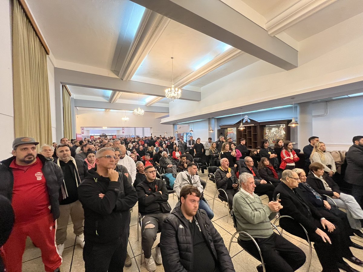 🎈 ¡Hay nueva CD en Huracán!

📝 Fernando Folchi, Omar Díaz Solimine, Marina Méndez, Carlos Abeledo y Alexis Cattaneo integrarán por nuestro espacio, la nueva Comisión Directiva del club, presidida por Abel Poza.

👏 ¡Felicitamos al resto de los integrantes, les deseamos el mayor