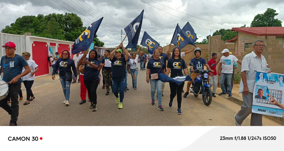 benabidesemmy's tweet photo. La Coord.Regional @EnciudadanoAnz2 y la Coord. Municipal #DDHH @javi8930 presentes con el gran equipo de Encuentro Ciudadano El Tigre @SIXTOJROMERO1 acompañados del Vicepresidente @EnCiudadanoVzla @44hecord en San Miguel #ElTigre #Anzoátegui #EdmundoPresidente https://t.co/7GmvVKotUd