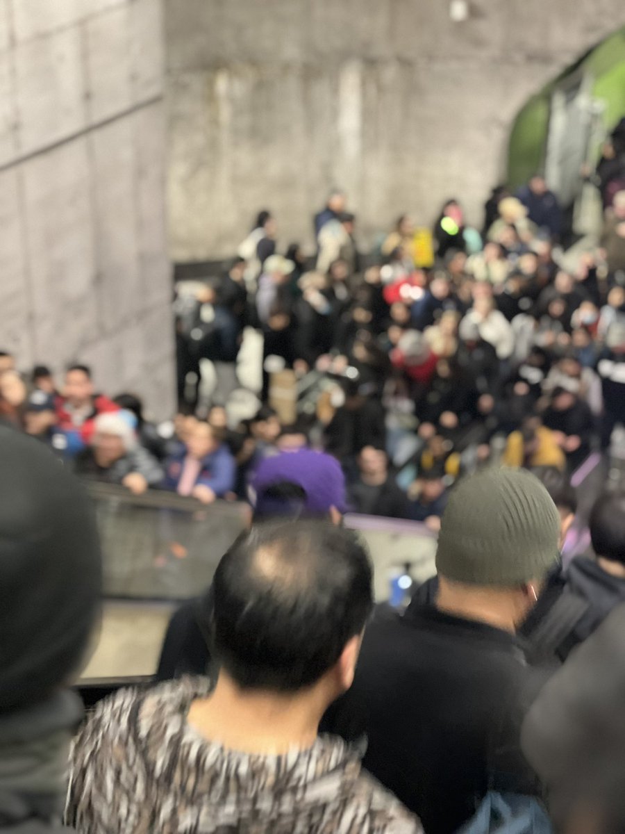 LaCon_Sentida's tweet photo. Está la Fox en el @metrodesantiago
Llegaré al desayuno a mi casa 🤭
#metro
#LaFox https://t.co/8nmo8EFoVq
