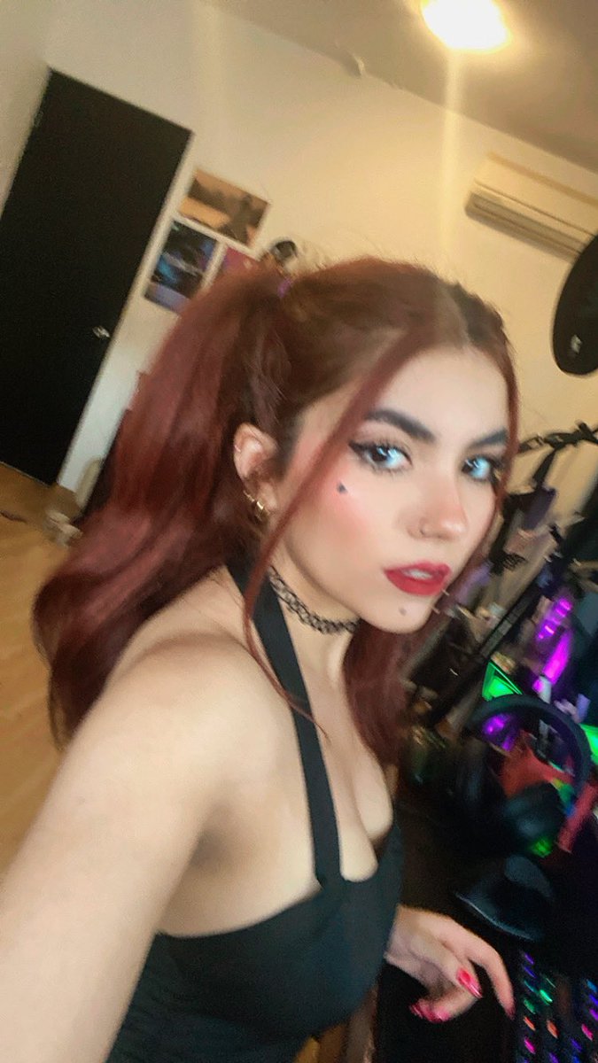 LicMoonLight's tweet image. Con chonguitos ❤️

#selfie 
#girl 
#redhair