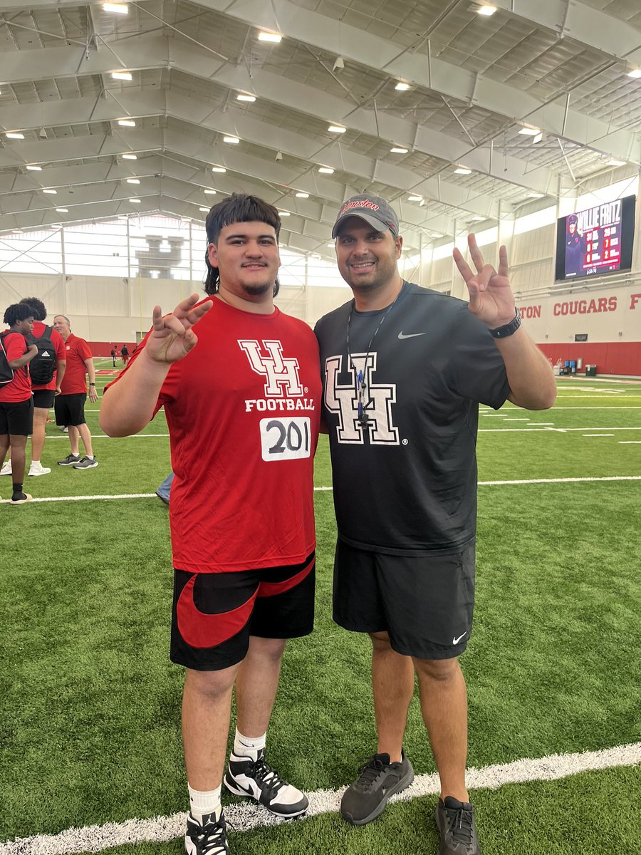 tristen_masias's tweet photo. Had a great time today at The University of Houston. Learned some amazing things from @Emannaghavi @coach_rb3 @_MJ72_ . @LeopardFB_940 @CoachSearcy23 @CoachLSearcy25 @CoachKJones70 https://t.co/ws1SrNpAy0
