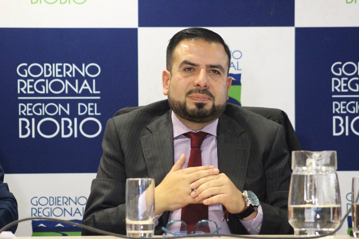 Fosis_BioBio's tweet photo. Llegamos hasta el @gorebiobio para presentar una innovadora iniciativa en materia de inclusión 🫂🤩
Pronto les estaremos contando novedades respecto a este programa que llevamos trabajando durante varios meses y que esperamos, sea un gran apoyo a muchas familias de la Región ❤ https://t.co/P6JnZ0pWBv