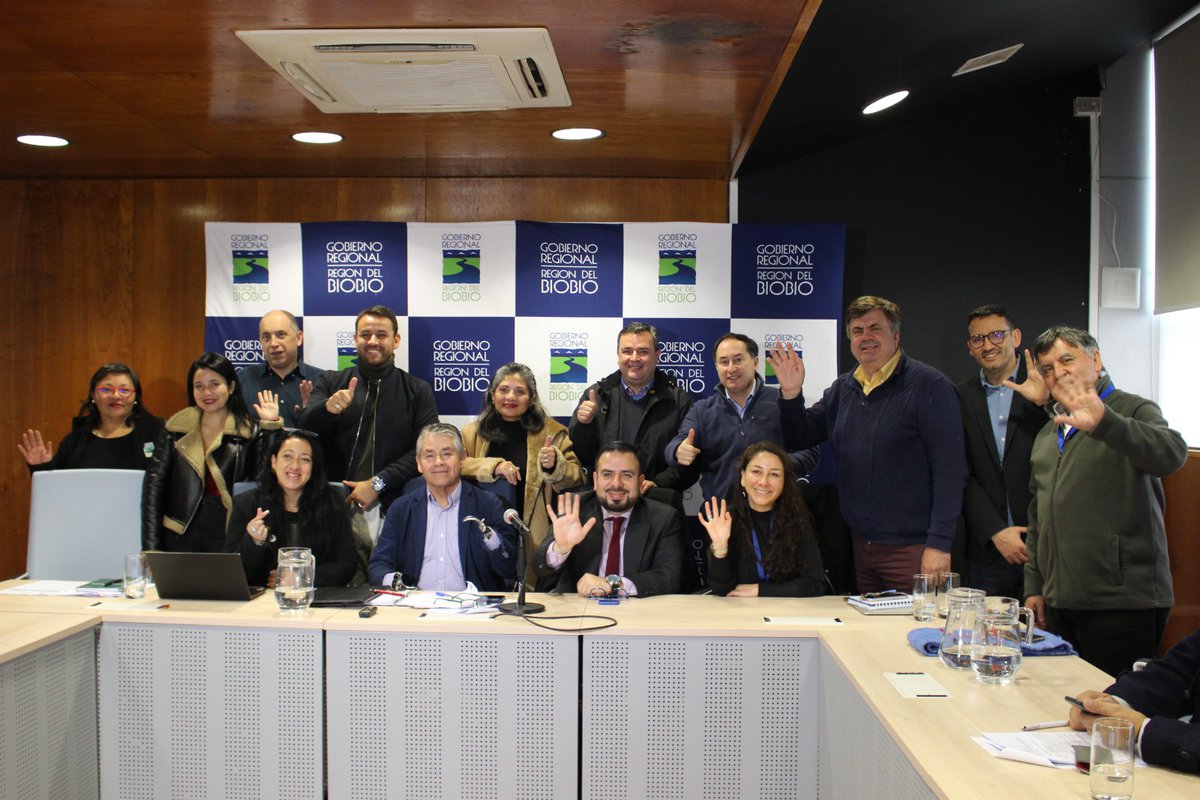 Fosis_BioBio's tweet photo. Llegamos hasta el @gorebiobio para presentar una innovadora iniciativa en materia de inclusión 🫂🤩
Pronto les estaremos contando novedades respecto a este programa que llevamos trabajando durante varios meses y que esperamos, sea un gran apoyo a muchas familias de la Región ❤ https://t.co/P6JnZ0pWBv