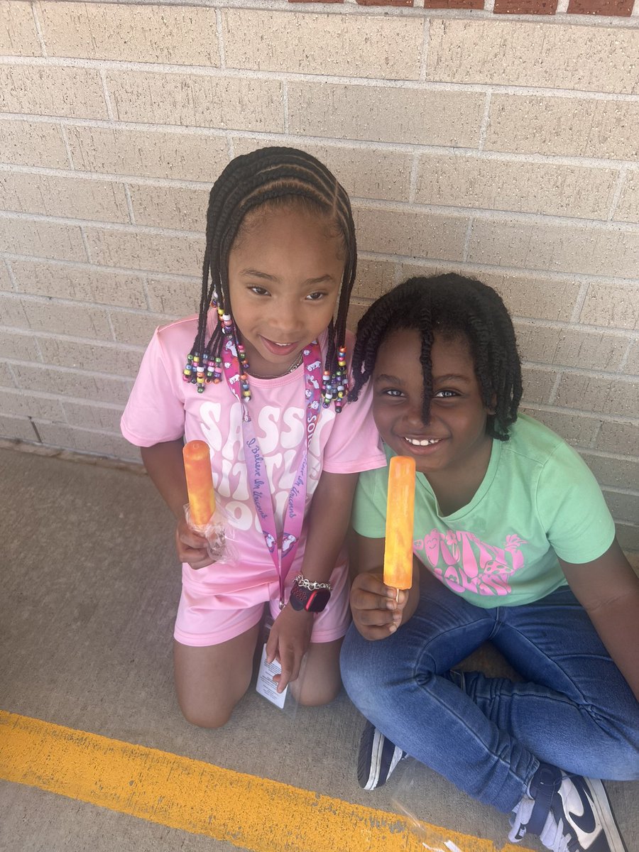 MsDerbigney's tweet photo. We celebrated the end of the first week of summer school with treats provided by @FallbrookChurch!  @Ms_anatoledo @MrAmes_  @CorneliaGreer9 @kujawa_primary  #powerofprimarysle https://t.co/f8DatLjvSB