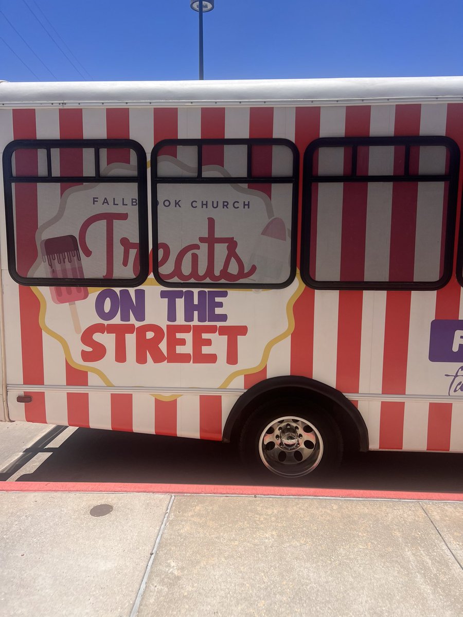 MsDerbigney's tweet photo. We celebrated the end of the first week of summer school with treats provided by @FallbrookChurch!  @Ms_anatoledo @MrAmes_  @CorneliaGreer9 @kujawa_primary  #powerofprimarysle https://t.co/f8DatLjvSB