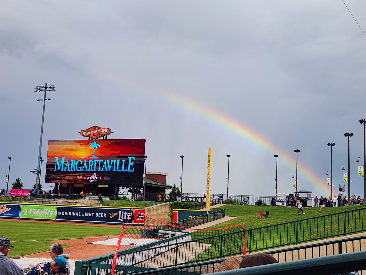 KristyMMeyer's tweet photo. Beautiful night for a ball game!! #goloons https://t.co/G34rPNhcfe