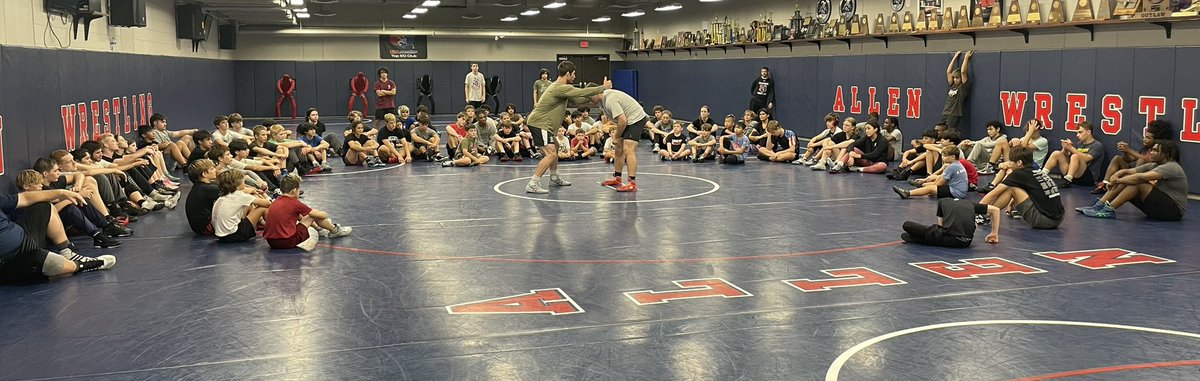 BTWrestle's tweet photo. NCAA Runner up Lucas Davison sharing his knowledge during the last day of BT camp #BestTrained #DedicationDefined #Wrestlingfamily https://t.co/AdBA6zIOYU