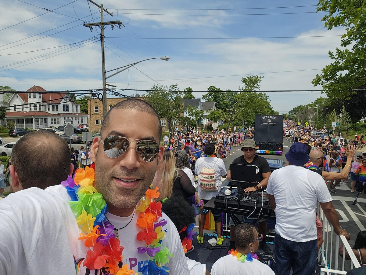 SpillerForNJEA's tweet photo. Proud to have marched in the 2024 Asbury Park Pride Parade 👏🏾  Join me in celebrating and recognizing the entire LGBTQIA+ community. Together, we must continue our work toward equal rights and fair treatment for ALL educators, students and people #PrideMonth 🏳️‍🌈 #WEareNJEA https://t.co/frz38MQXAA