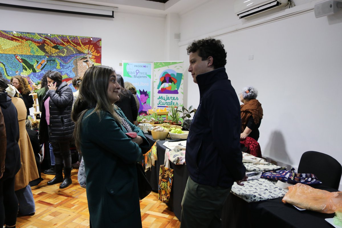 NicoNavarreteH's tweet photo. Hoy acompañamos a la directora de @PRODEMU, @cristi_martinsz, a la inauguración del primer #MercaditoProdemu, que contará con emprendedoras dedicadas a la venta de frutas, verduras, hortalizas y mucho más. https://t.co/kX6RK1faF9