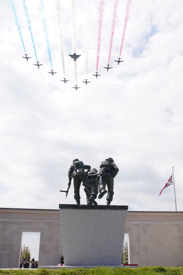 SkittlesFriends's tweet photo. Skittles: We take time this #ThursdayEvening to honor the memories of the incredibly brave Soldiers, Sailors, Airmen, and Civilians who took part in the D-Day Landings, 
Their Courage and Sacrifices will never be forgotten.
#DDay 
#Normandy 
#OperationOverlord 
#June06th1944 https://t.co/7dILRx4zod