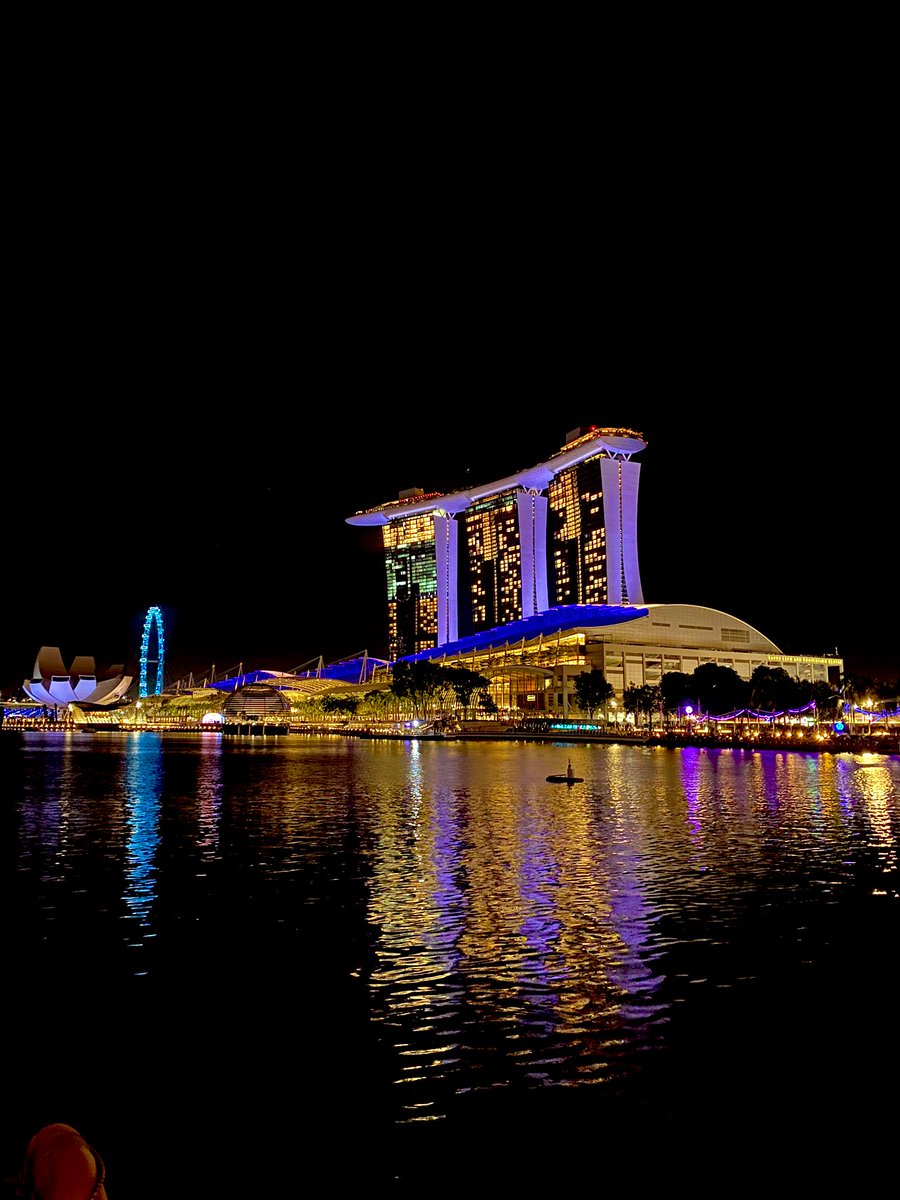 Flight delay, missed connection, 24 hours in Singapore. Waiter at the marina bay sands where I took myself for coping-cocktails “you look tired, this one is on me” as he tops up my bubbles  🍾 🥂