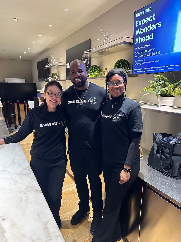 assistmarketing's tweet photo. Our Production Assistants dazzled New York at Samsung 837 this past month, making every live event unforgettable! 🌟📱

#ExperientialMarketing #EventStaffing #ProductionAssistants #EventMarketing #BrandStrategy #LiveEvents https://t.co/oNFh0ygtPE