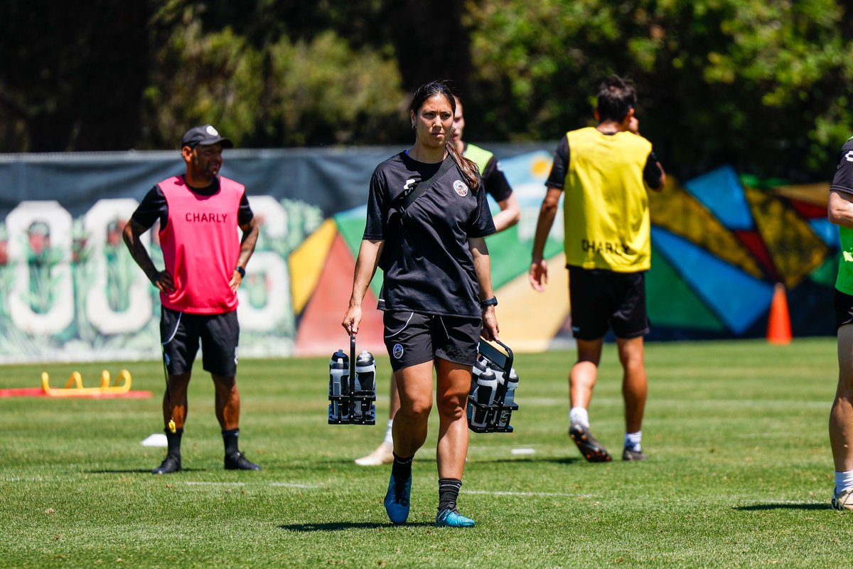 Oakland Soul's own Ceci Gee, has joined Roots as an Intern with our Athletic Trainer Codi.

One Club, One Purpose.

Welcome, Ceci.

#OaklandFirstAlways