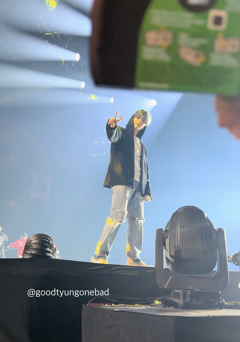 goodtyungonebad's tweet photo. Kai posed for my camera during soundcheck🥹🥹 #TOMORROW_X_TOGETHER #TXT
#ACT_PROMISE    #TXT_TOUR_ACTPROMISE   
#TXT_IN_ROSEMONT https://t.co/TQ0xjePmqe