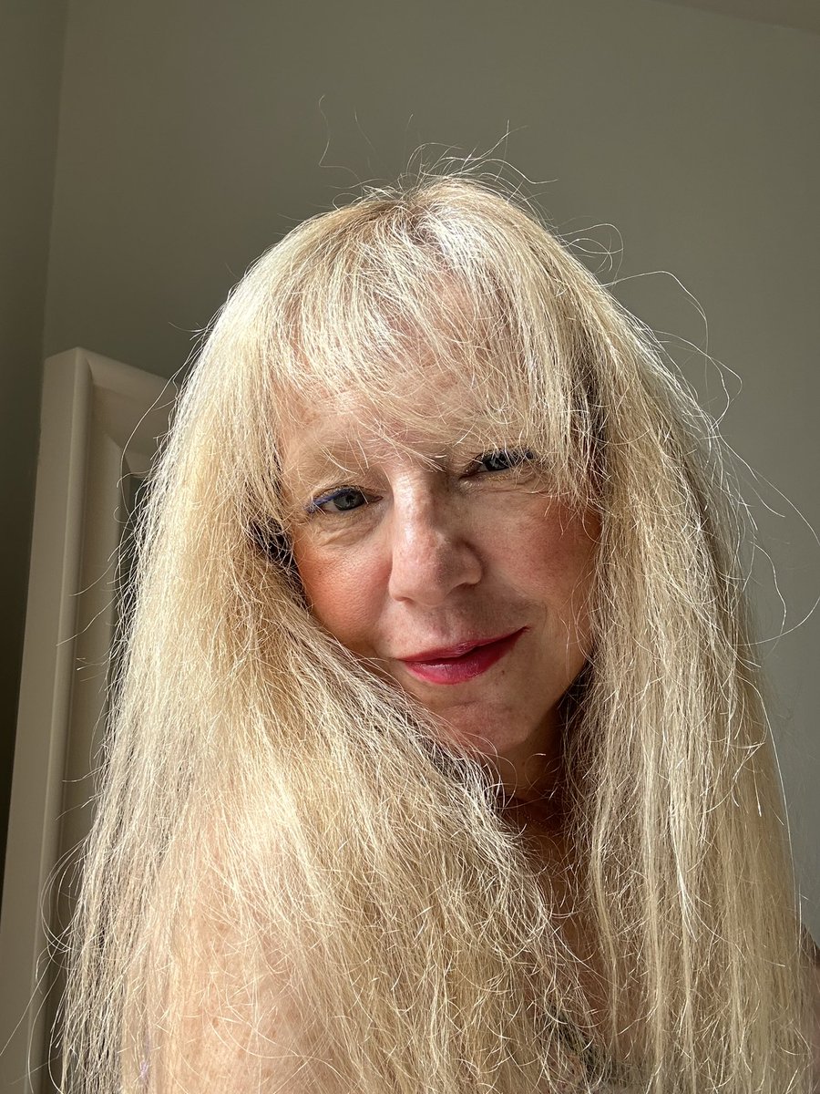 nesbit_sara's tweet photo. #blonde #hairmake me #smile today 😄🤩 https://t.co/4lTwUM0X1g
