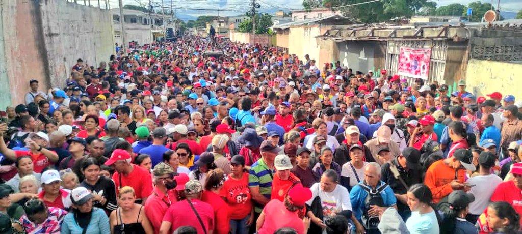 PsuvSantaros's tweet photo. 🔴 La Vanguardia del @PartidoPSUV parroquia Santa Rosa; se moviliza en apoyo al Presidente @NicolasMaduro
y en contra de las sanciones imperiales.

La esperanza está en las calles del Mcpio #Iribarren estado #Lara

#PuebloLealSiempre
@PartidoPSUV @dcabellor @pinfantea @VTVcanal8 https://t.co/iY3vHPmDP6