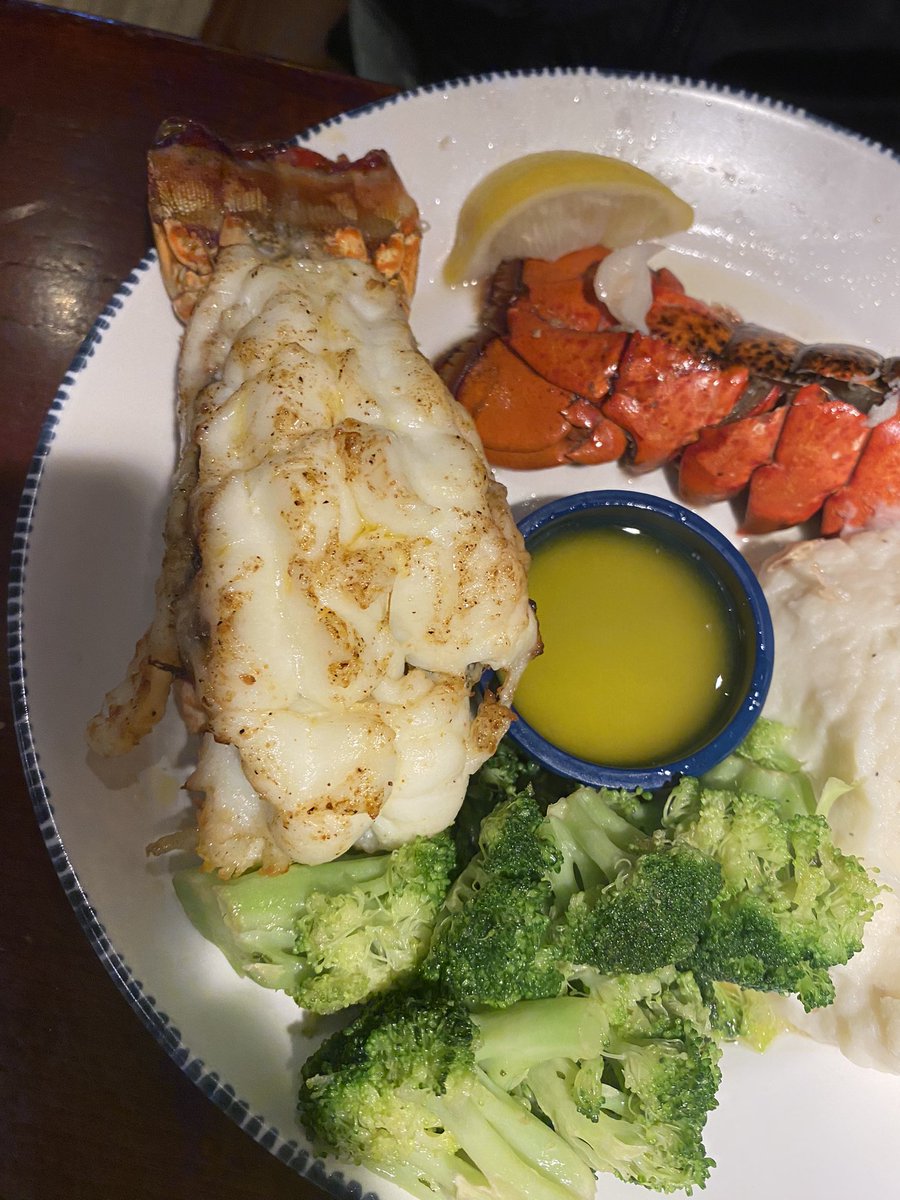 晚上吃这个 red 龙虾连锁店。真不贵，约50美元一个人。