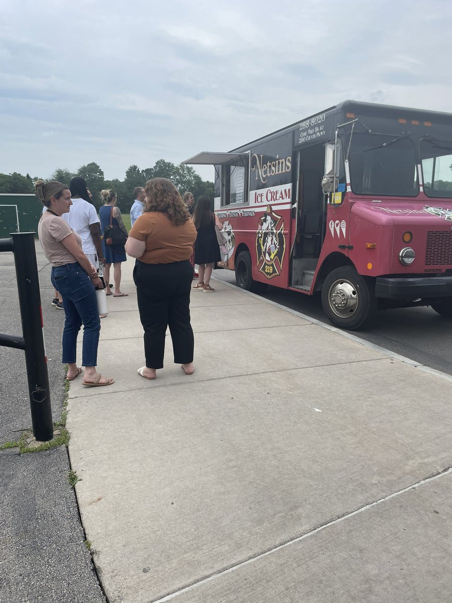 Tracey Savine tweet media