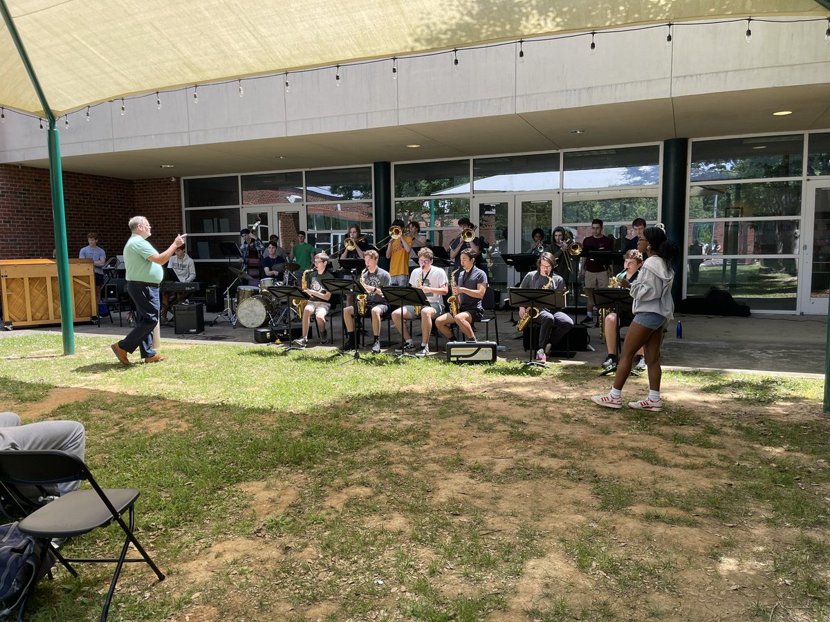 JHSPrin_WJCC's tweet photo. The JHS Band has a concert during lunches to close out the school year! #EaglesENGAGE #Heartbeat https://t.co/ktZEdHZ6kA