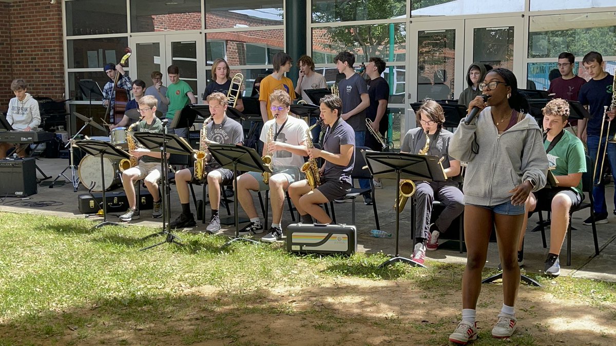 JHSPrin_WJCC's tweet photo. The JHS Band has a concert during lunches to close out the school year! #EaglesENGAGE #Heartbeat https://t.co/ktZEdHZ6kA