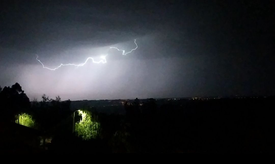 avennqp's tweet image. 📍Viseu 

#FMA #trovoada