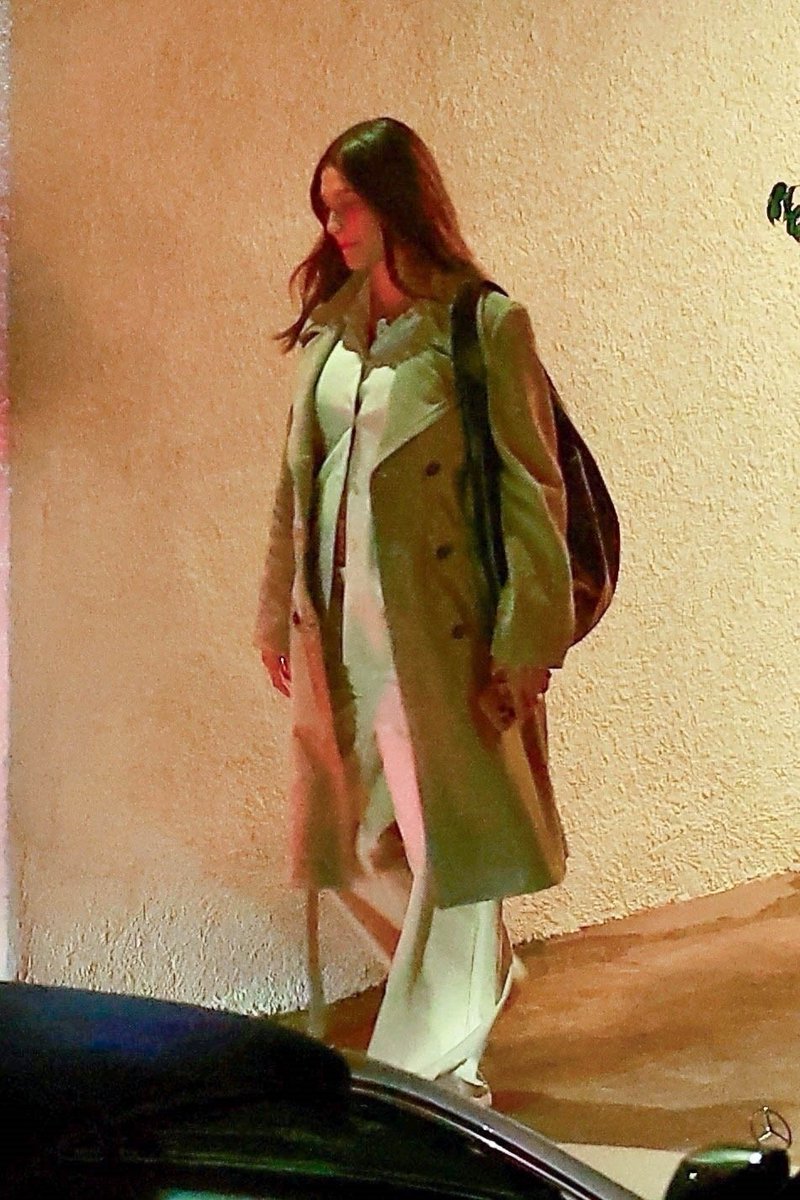 wttchya's tweet photo. eu amo muito o fato da hailey tá grávida, qualquer mínimo vestígio da barriguinha a mostra eu fico morrendo de amores https://t.co/N7flBSyNE6