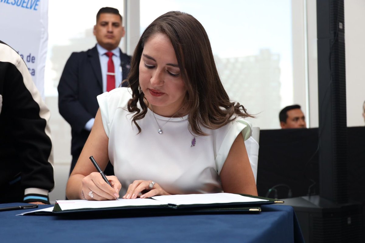 Salud_Ec's tweet photo. #ElNuevoEcuadorResuelve | @Salud_Ec realizó la firma de Convenio Específico de Cooperación Interinstitucional entre el Ministerio de Salud Pública y la Iniciativa Angels para el Fortalecimiento del Sistema Nacional de Salud en la Atención del Accidente Cerebro Vascular (#ACV)”. https://t.co/osEqTnvx0w