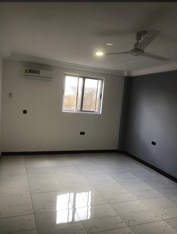 RENTMANN_'s tweet photo. 2 Bedroom Apartment 
Achimota 
3800gh/month 
AC
Cabinet-Fitted Kitchen 
1 year
RefDJ https://t.co/yw0EYGWbWS