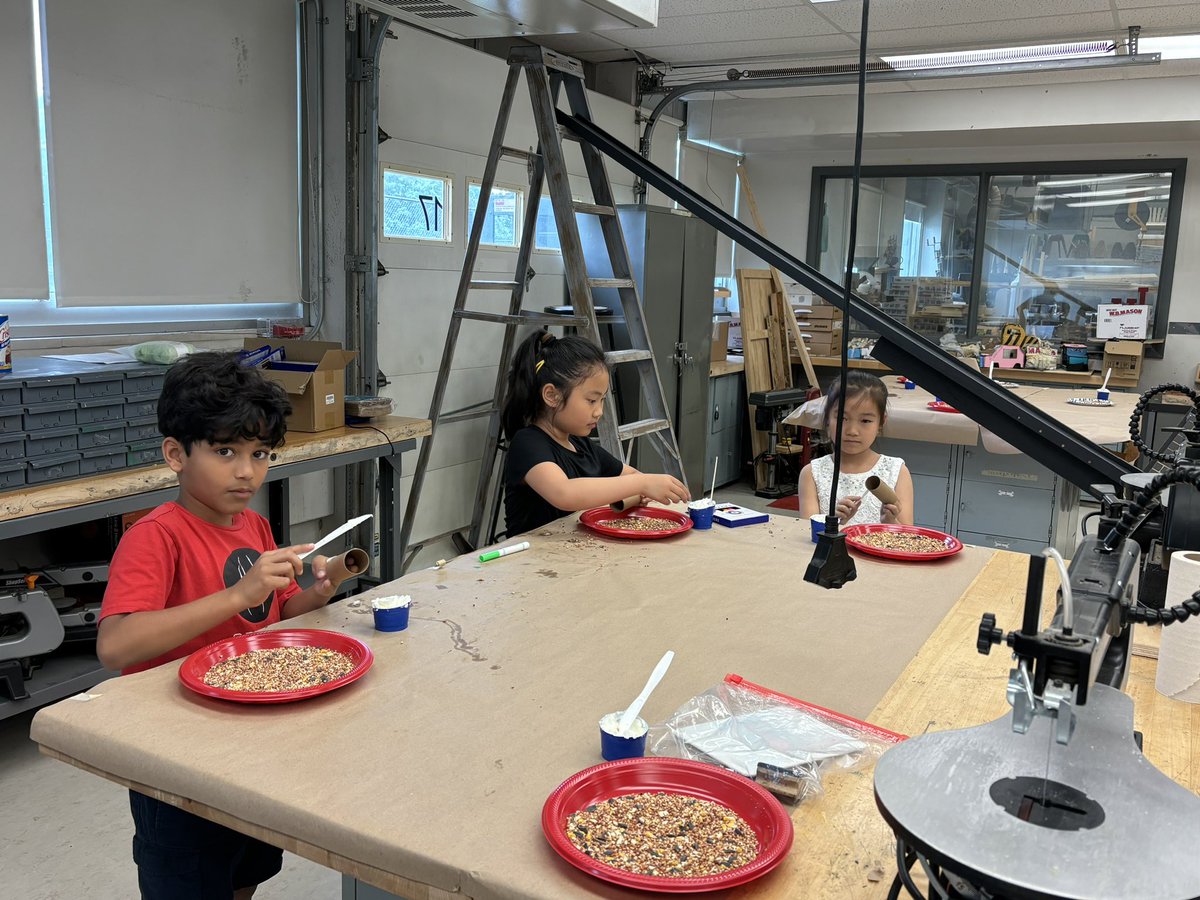 Best second grade field trip this year! Wheatley teachers and students taught us about the TV studio, planted seeds with us, and taught us to make bird feeders! #ewlearns <a href="/NorthSideEW/">North Side School</a>