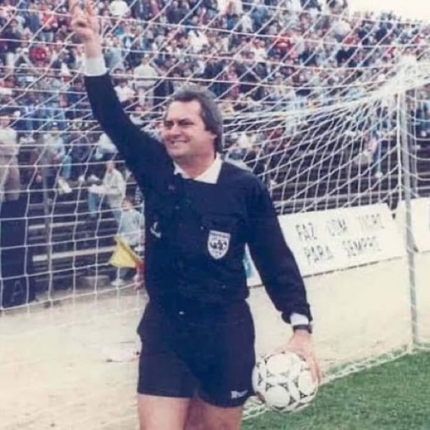 futnostalgico's tweet image. Esse é Dalmo Bozzano, um árbitro que não dava acréscimos pois dizia que recebia para apitar somente 90 minutos.

Nostálgico!