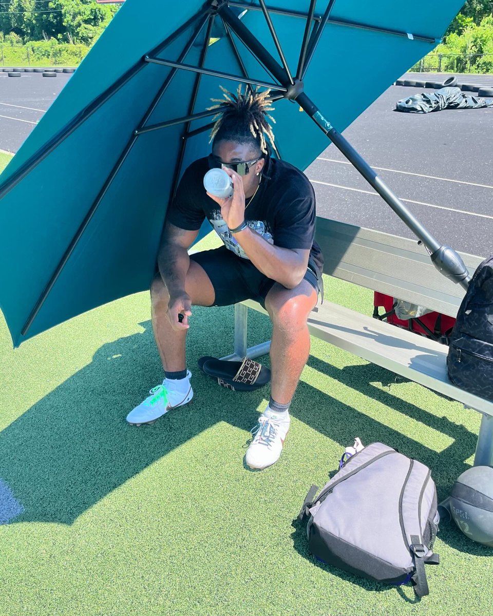 LaTishaStaten9's tweet photo. The HEAT 🥵 was NOT our friend today but the work always is, so we do it anyway! #NoExcuses #GotGoals #FromTheBottom @RJStaten8 https://t.co/XyDTxwQg4n