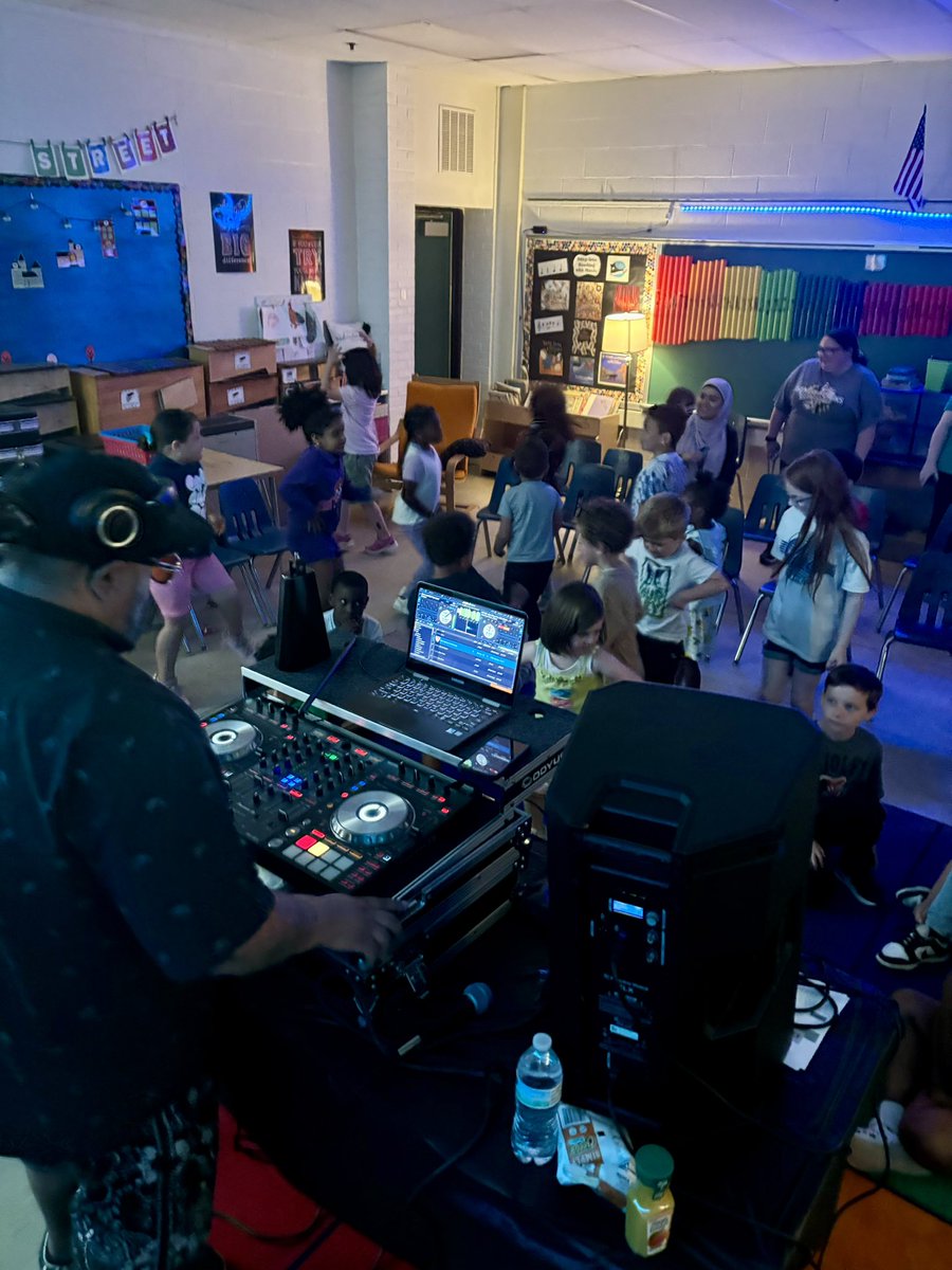 Mrs. Claggett tweet media