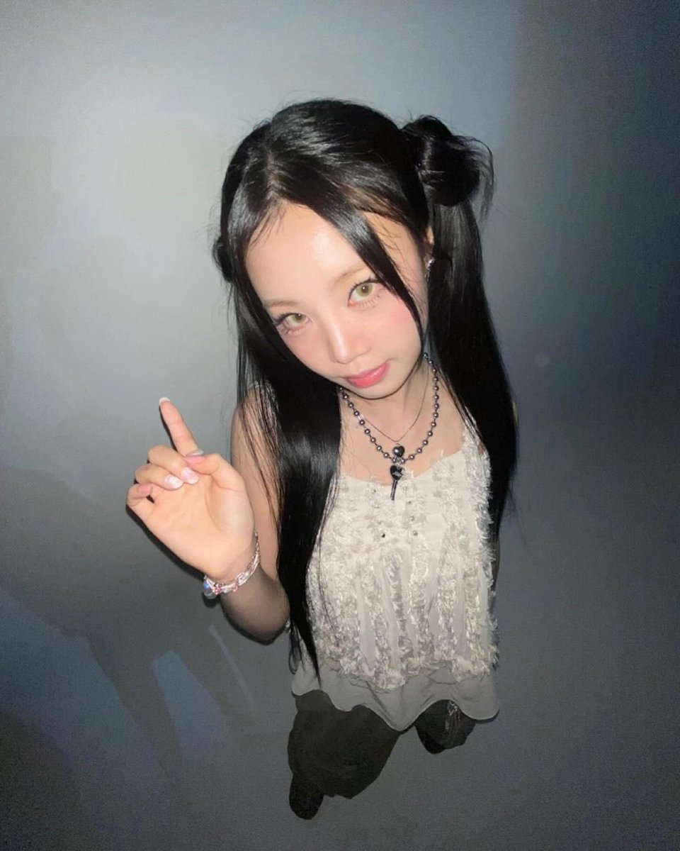 ☆

been a cwazy day but it’s almost over AND tomorrow is friday … which makes for a much happier nixie 🙂‍↕️ hope everyone had a good day ♡