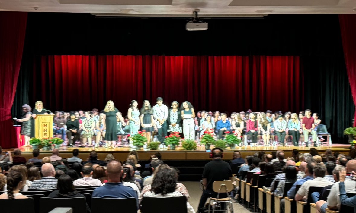 HHSRaidersRadar's tweet photo. Great night to recognize 100+ amazing Seniors at HHS Senior Awards Night - Congratulations to all our recipients!
#PatriotsPride https://t.co/Nyy1iXDTB5