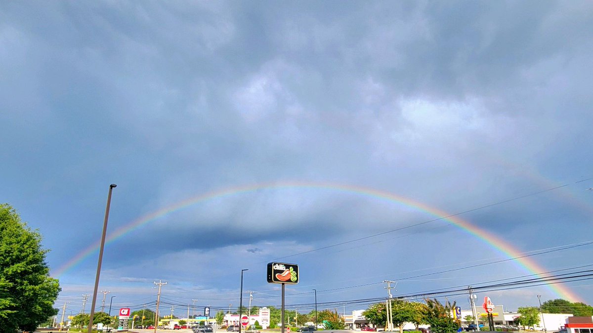 BigB_SC's tweet photo. @Chilis Rainbow!! #beautiful #doubleraindow #rainbow 

@TripleC_c_C3 @Lowrie4 @stiener @ChilisJobs @ChilisSupport https://t.co/5FhCPCsnr4