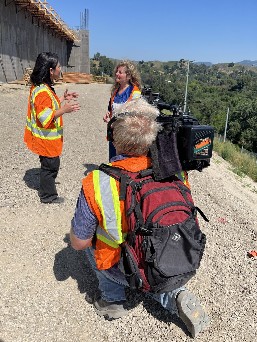 juliavargasj's tweet photo. Last week, I started a new role as a correspondent for @CNN Newsource based in Los Angeles for the summer. Today was my first day live on tv in stations across the country. I can’t wait to share the stories we work on with you here as we go along. https://t.co/xETFu0aFEz