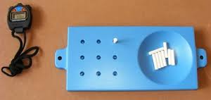 ErikaTC01's tweet photo. El "Nine Hole Peg Test" se emplea para evaluar y monitorizar la destreza manual y la coordinación motora fina de los pacientes proporcionando datos cuantitativos valiosos que ayudan a los terapeutas ocupacionales a planificar y ajustar los tratamientos de manera efectiva. https://t.co/APq0NBJzNV
