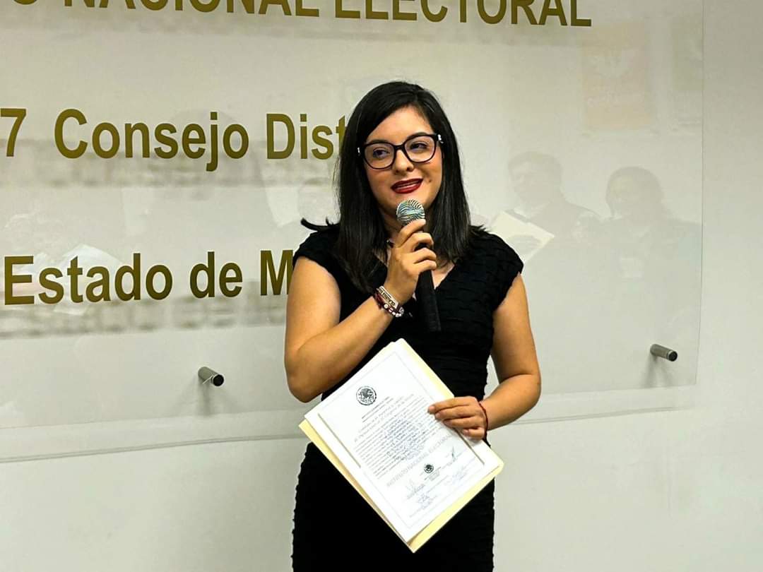 PuntoMedioEdo's tweet photo. 🙋🏻‍♀️📄🗳 Xóchitl Zagal recibe constancia de mayoría, como diputada federal electa del Distrito 7 de Cuautitlán #Izcalli.

🤳🏻 Más información ⬇️
https://t.co/Pt1BGBtULv https://t.co/Qa5GNuCFfp