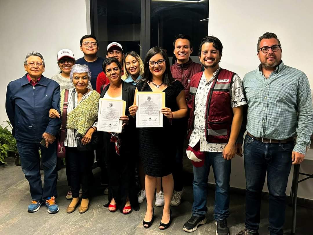 PuntoMedioEdo's tweet photo. 🙋🏻‍♀️📄🗳 Xóchitl Zagal recibe constancia de mayoría, como diputada federal electa del Distrito 7 de Cuautitlán #Izcalli.

🤳🏻 Más información ⬇️
https://t.co/Pt1BGBtULv https://t.co/Qa5GNuCFfp