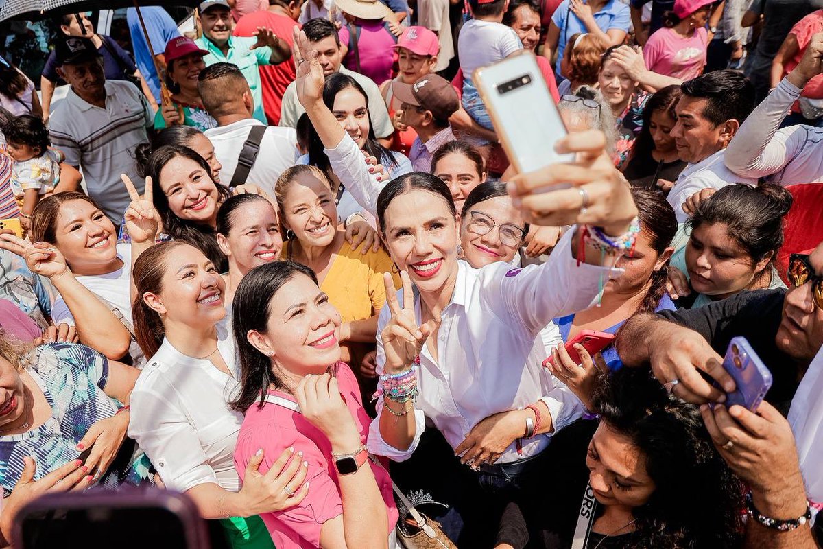 LizetteTapiaC's tweet photo. Hoy ganó Zihuatanejo, porque este triunfo no es mío, este triunfo es de todas y de todos. 

¡Muchas gracias! 💖

#VieneLoMejor https://t.co/jp0tVuHV9V