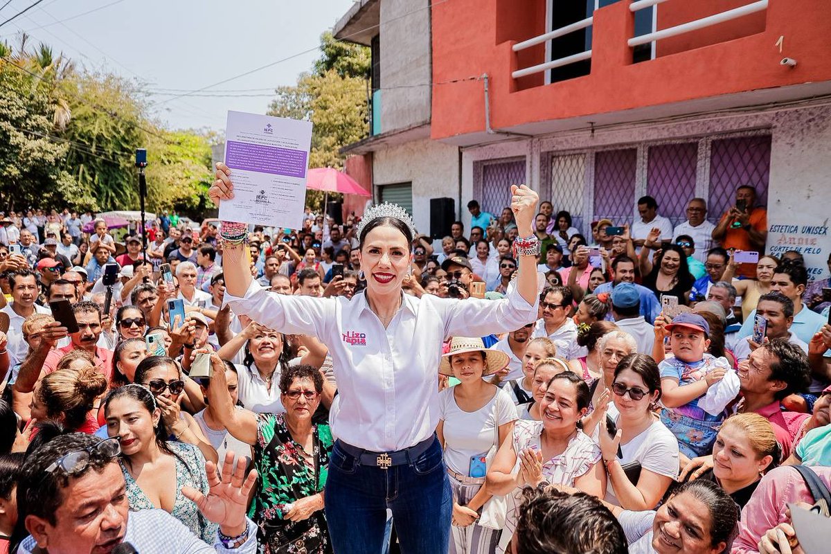LizetteTapiaC's tweet photo. Hoy ganó Zihuatanejo, porque este triunfo no es mío, este triunfo es de todas y de todos. 

¡Muchas gracias! 💖

#VieneLoMejor https://t.co/jp0tVuHV9V