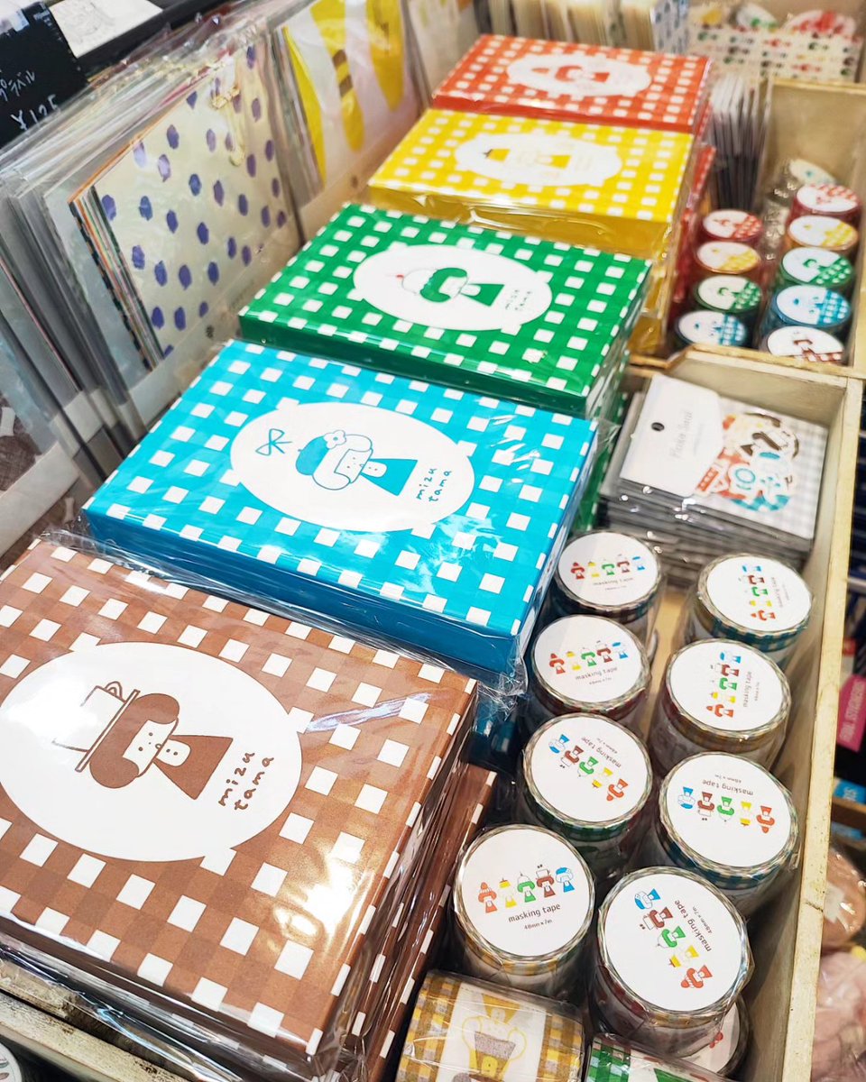 sunnysunday323's tweet photo. 6/7
サニーサンデイ
10:00-17:00
の営業です。

パピアプラッツさんから発売
@mizutamahanco 
さんの商品並べました♪
こちらは店頭販売のみ
在庫ある限りとなります。

ご来店お待ちしてます

#雑貨屋 
#茨城 
#茨城県
#常陸太田 
#常陸太田市
#鯨ヶ丘 
#紙モノ好きさんと繋がりたい https://t.co/YhPvw93Fl3